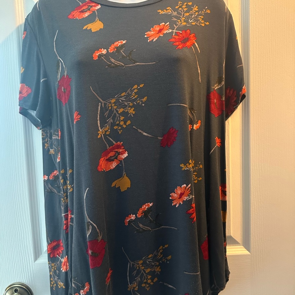 Grace & Lace Short Sleeve Tee in Gray Floral